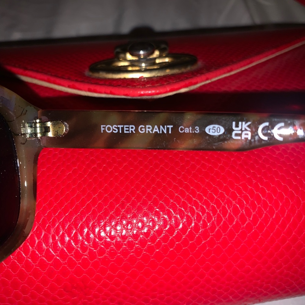 NWT Foster Grant Tortoiseshell Sunglasses with Dark Lenses 100% UVA protection - Picture 5 of 8